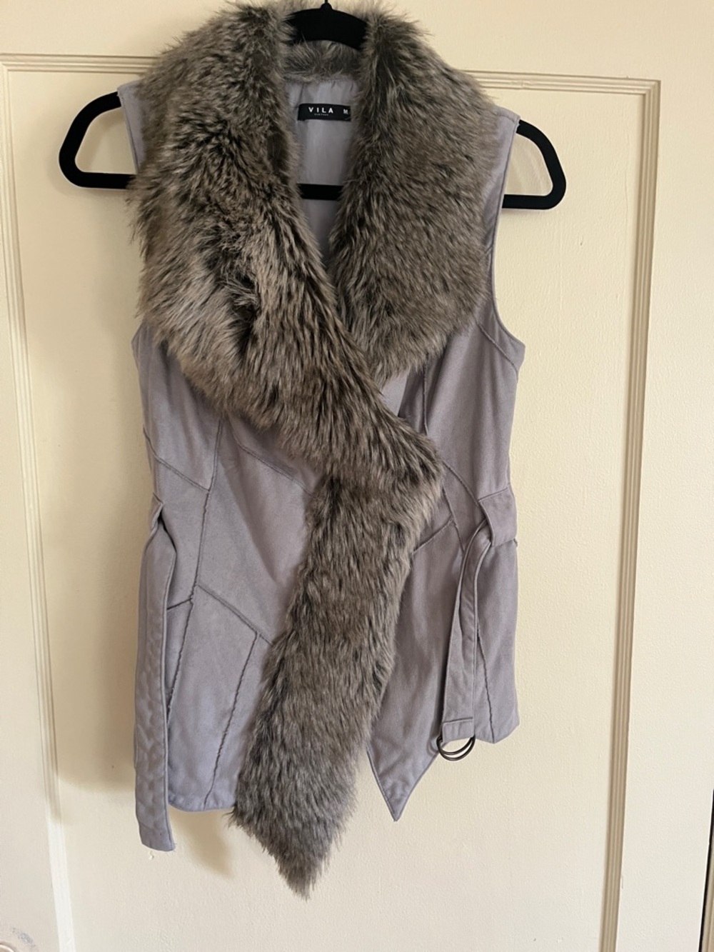 Vila grey faux fur collar vest